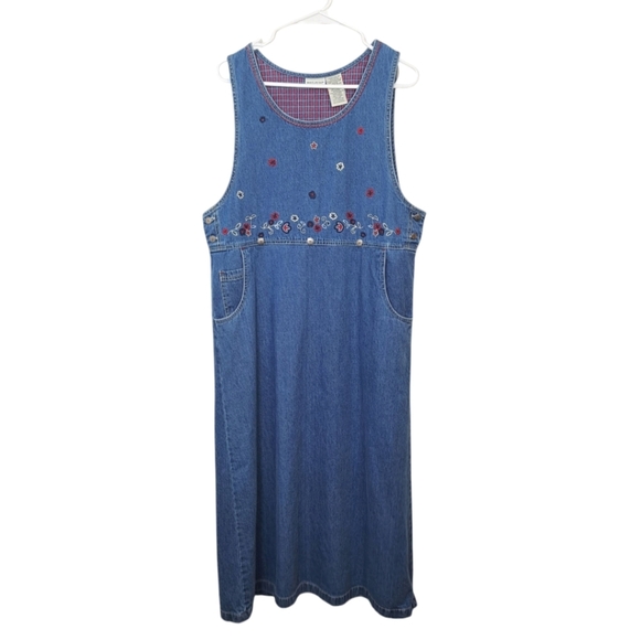 White Stag Dresses & Skirts - White Stag Denim Red White Blue Flower Embroidered Sleeveless Midi Dress Size‎ M